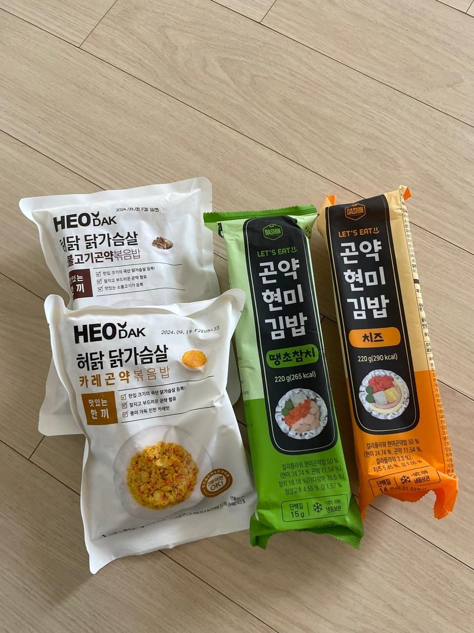 냉동김밥인데 전자렌지에 데우면 맛있네요 칼로리대비 양도 많아서 자주 구매할 것 같아요
치즈맛도 많이 나...