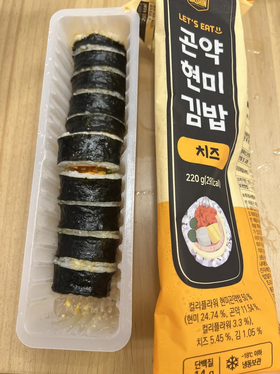 치즈 현미 둘 다 갠찮은데 갠적으로 치즈가 좀더 맛있네요 나트륨은 좀 있는 편인듯? ㅎㅎ 재구매의사 있어...
