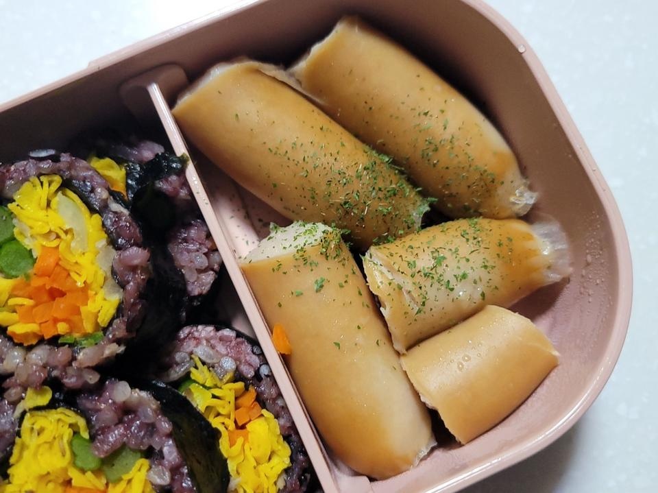 회사에 도시락 싸고 다니는데 솔직히 매번 싸기 너무 귀찮거든요....ㅎ 그래서 냉동 곤약 볶음밥을 주로 먹...