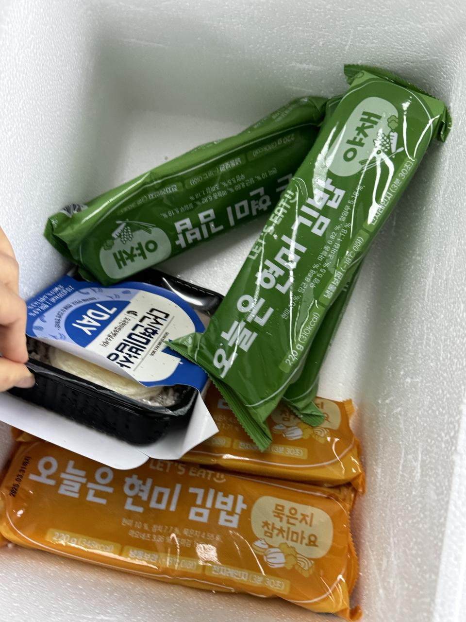 회사에서 다이어트용으로 간단히 점심 먹으려 주문했습니다 빠른 배송 감사합니다