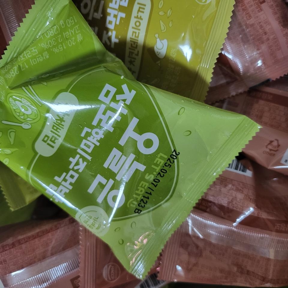 산채비빔이 베이스가 고추장맛이 있어 뭐지했습니다 아들이 주문한 다신샵 같은 산채비빔인데 왜 다른지 궁...
