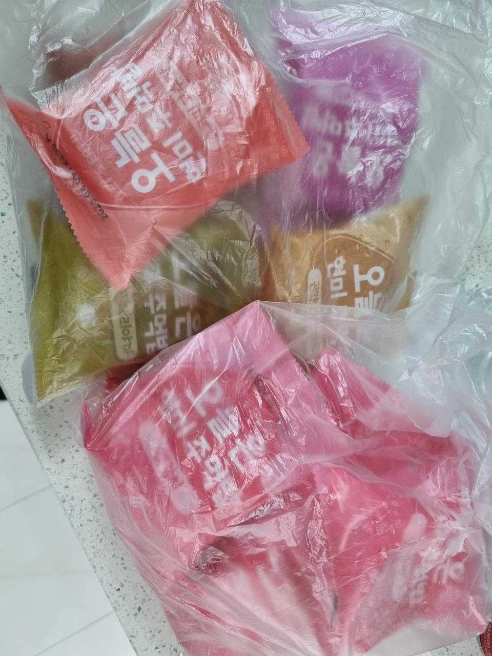 아침에 전자렌지에 데워먹었는데 맛있고 먹기 라주 편했어요 다음에 또 주문할 예정입니다