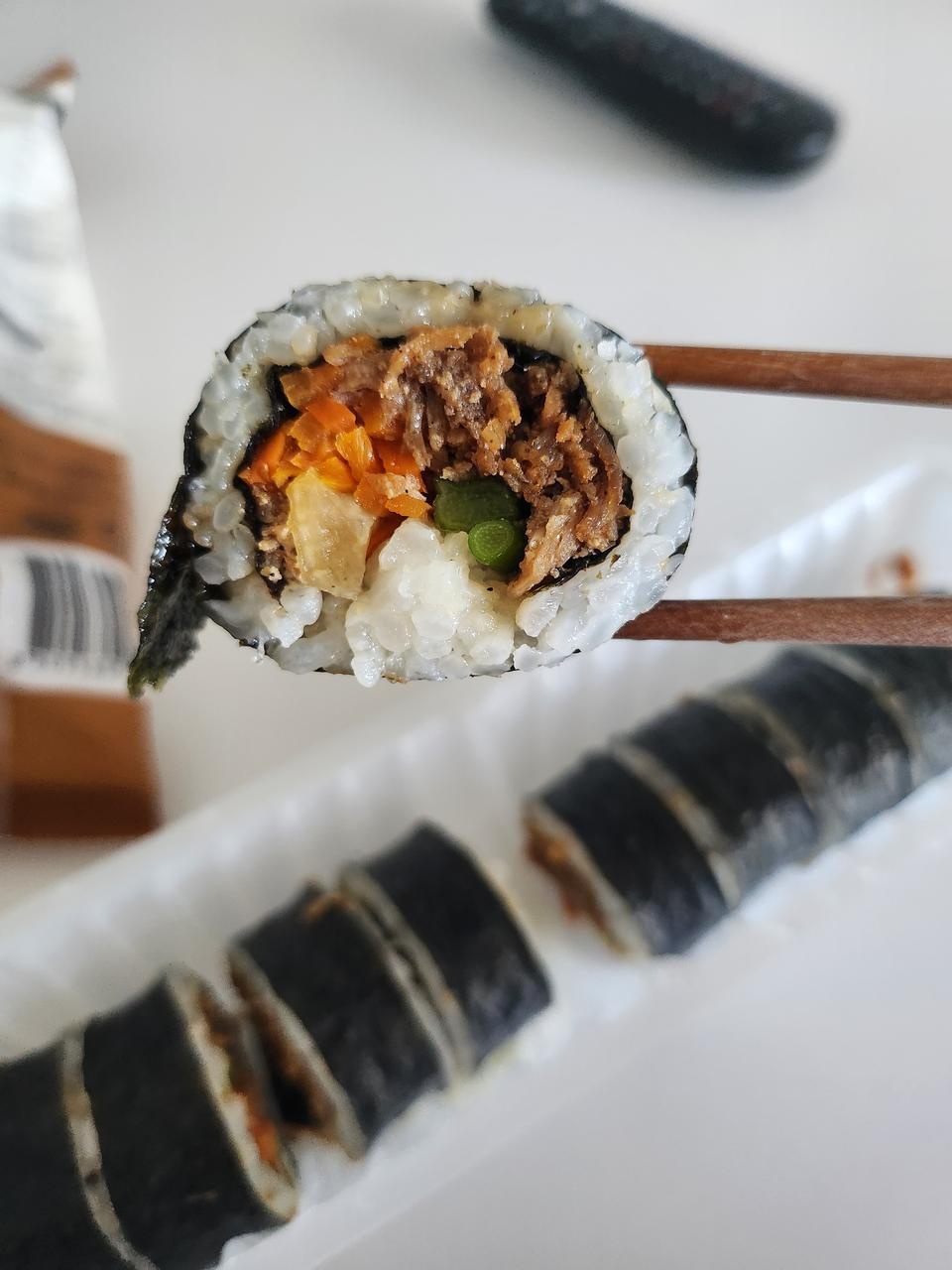 김밥 맛나요.  칼로리도 낮고 재구매 각이네요