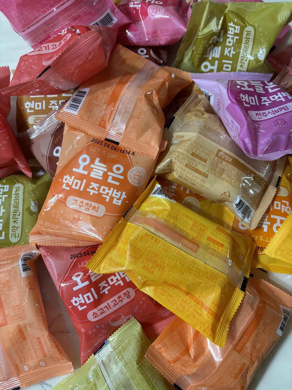 맛있어요!! 간편하게 먹을수 있어서 좋고 요즘 살도 빼야되는데 딱 적정량이에요^^=