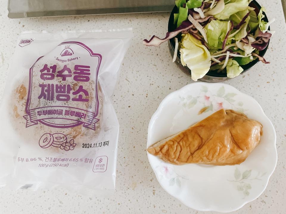일반 베이글과 식감이나 맛이 다를 게 없음
맛있음