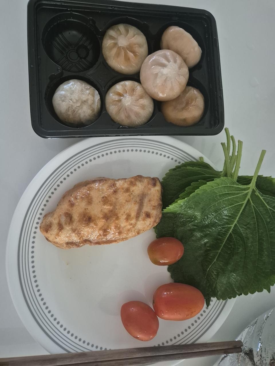 다이어트 중인데 맨날 식단 하다가 요거 딱 먹으니 살 것 같네요 ㅠㅠ 헬스장 옆에 맨날 만두 가게가 있어서...
