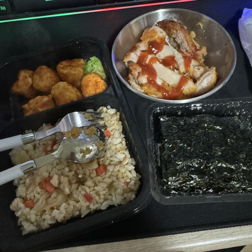 회사다니면서 이거 덕분에 식단 편했어요 
결국 퇴사했지만 맛있어서 재 주문의사 만땅