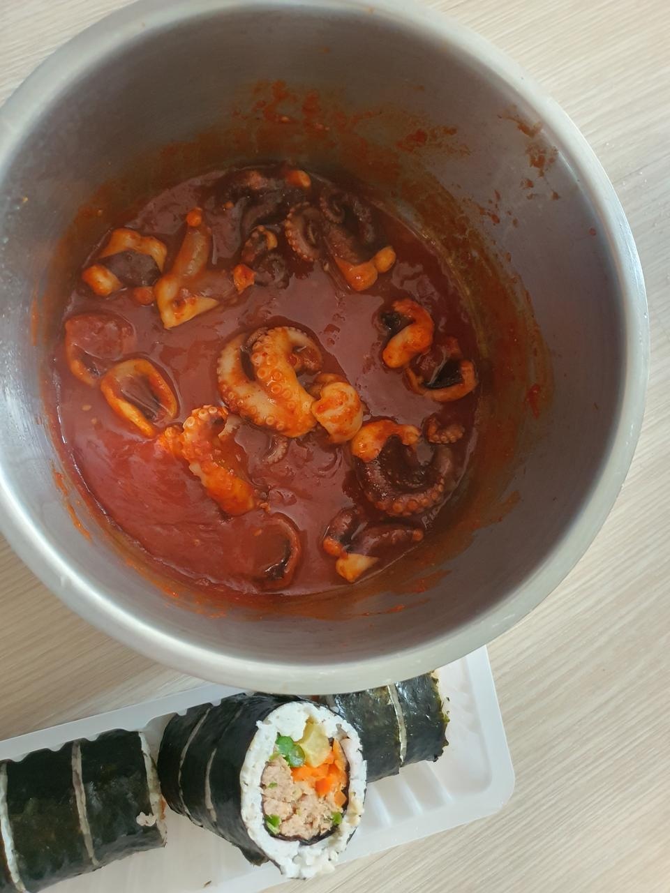 맛있네요
쭈꾸미랑
삼각주먹밥이젤맛났어요
담에 주먹밥또 구매하고싶어요