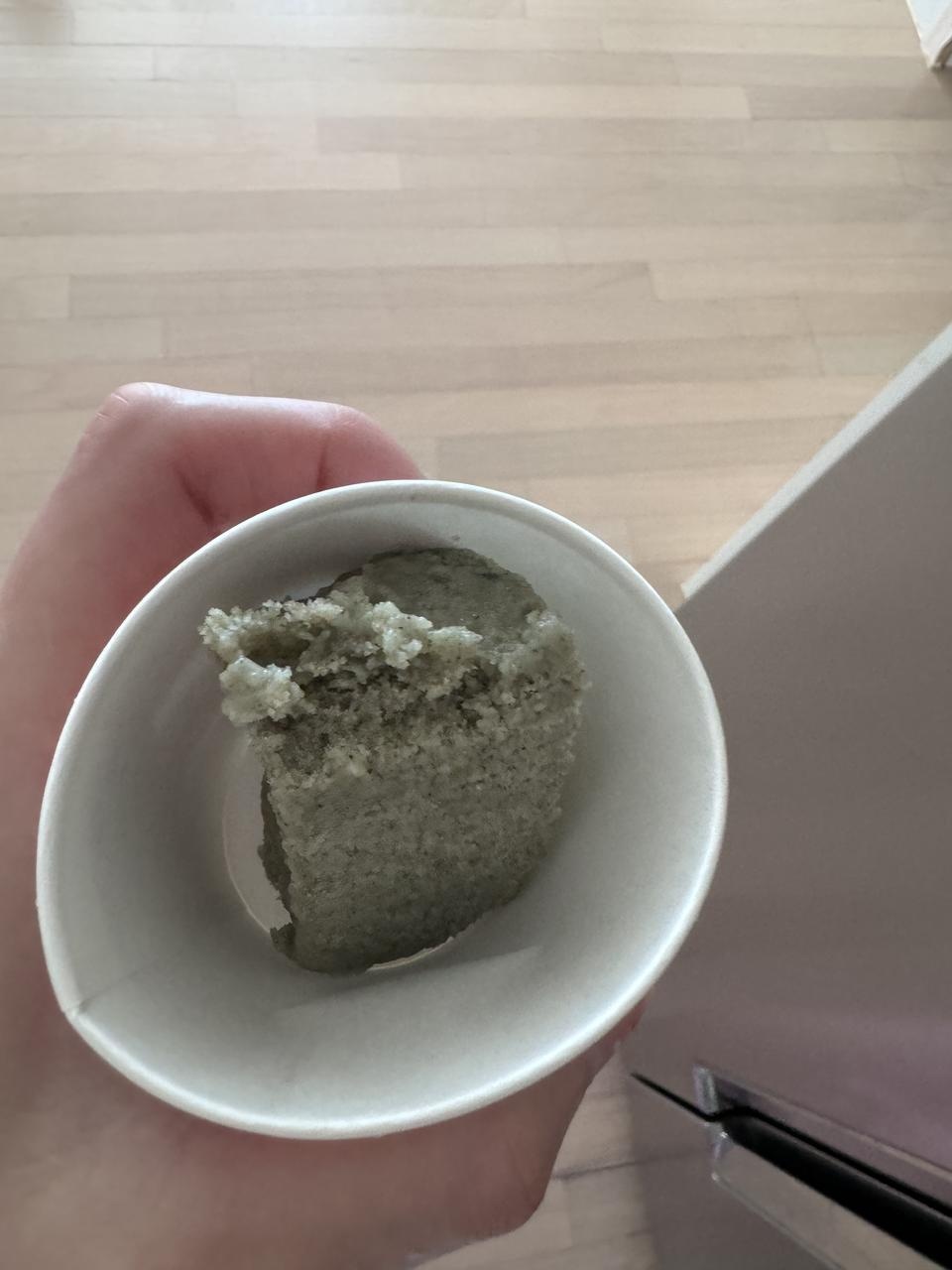 쑥백설기 쌀같지 않고 멋있네요 
먹어보고 또 주문 하려구요