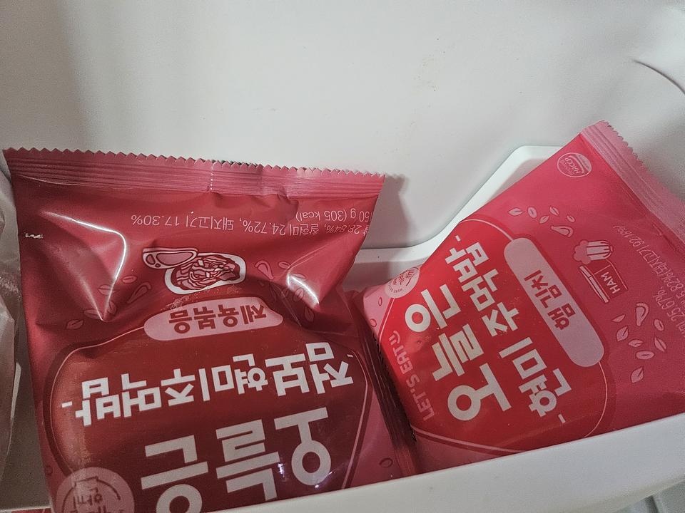 햄김치만 먹어봤는데 현미밥이어서 부드럽지만은 않지만 
맛있어요~!