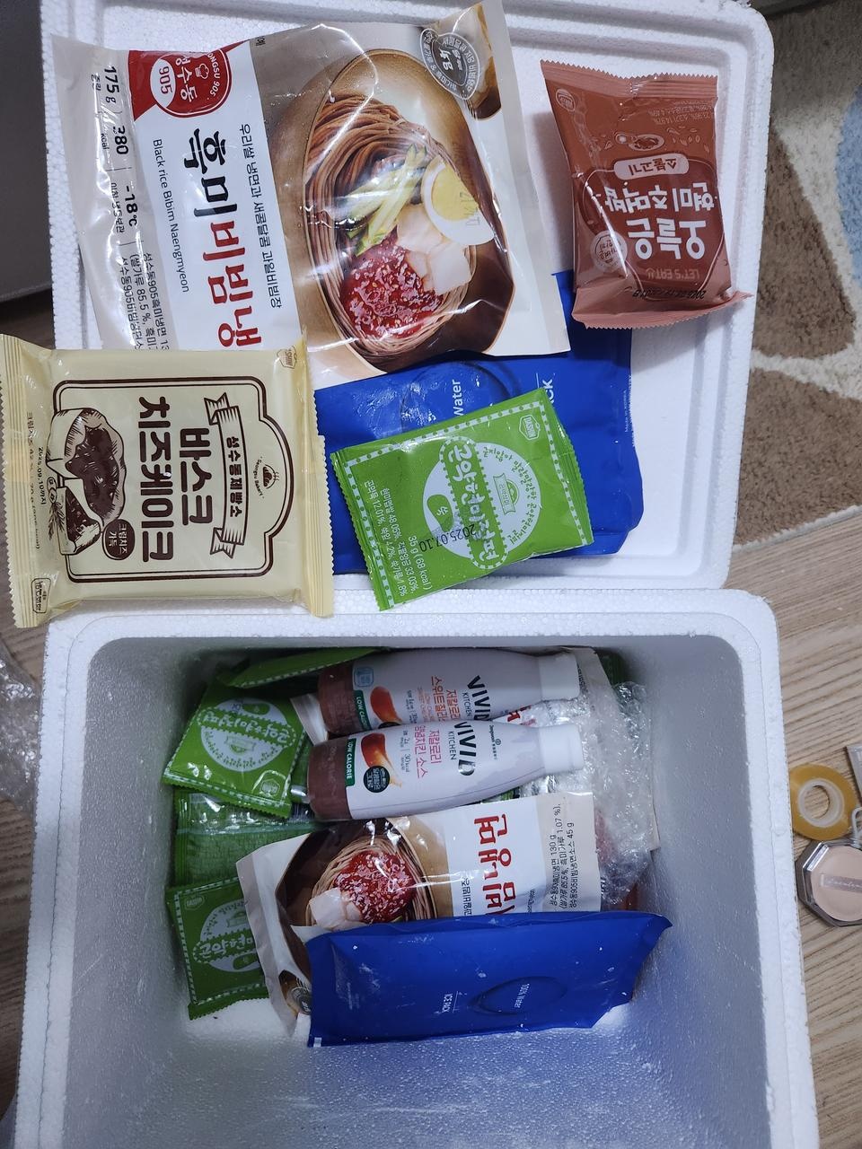 약간 소스 중독자라 다이어트 할때마다 소스들이 문제인데 저당 양념치킨맛에 스위트 칠리라니.. 기적입니다...