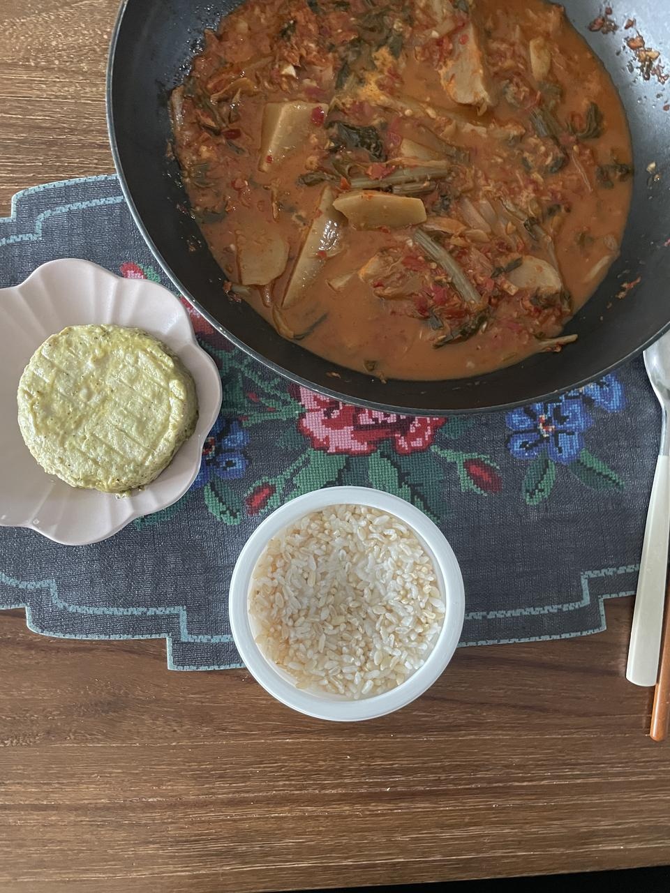 이거랑 현미밥130g, 김치만 있다면 식단 완성입니다.