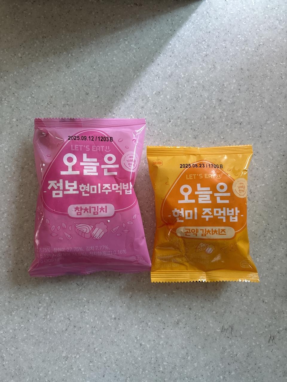 학교 다니면서 밥 먹기 애매한 시간에 간단하게 먹기 좋아요! 포장지가 단단해서 조심히 먹긴 해야하지만ㅎ...