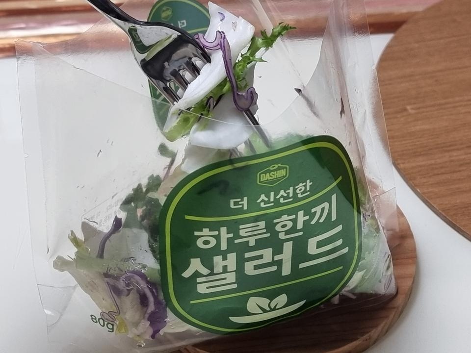 봉투째 먹을 수 있어서 좋아요.
주로 식전에 한 팩씩 먹어요.