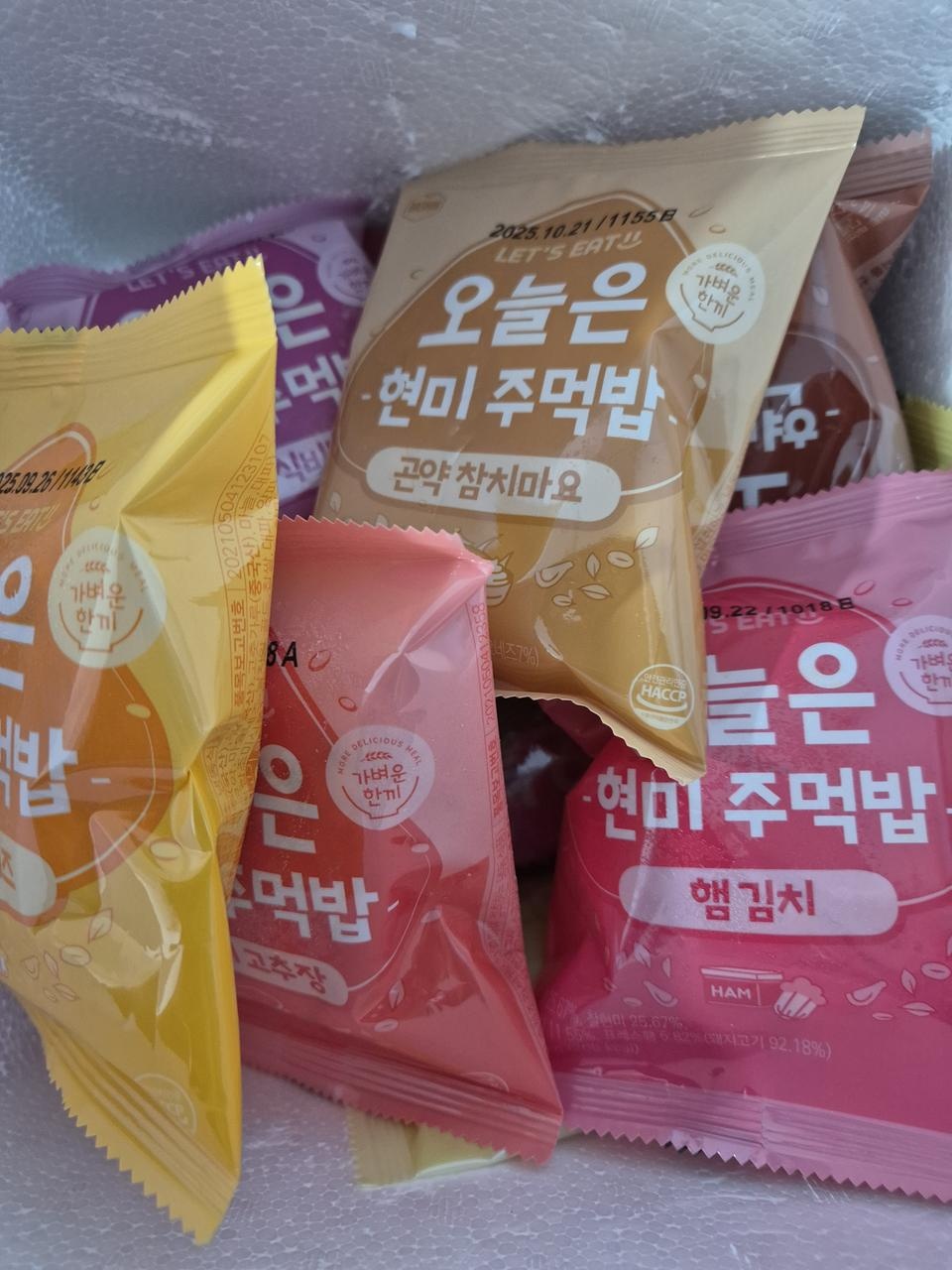 아이스박스애 보냉팩과 함께 보내 주셔서 녹지 않고 왔어요. 하나 먹어 봤는데 양도 많고 맛도 좋습니다.