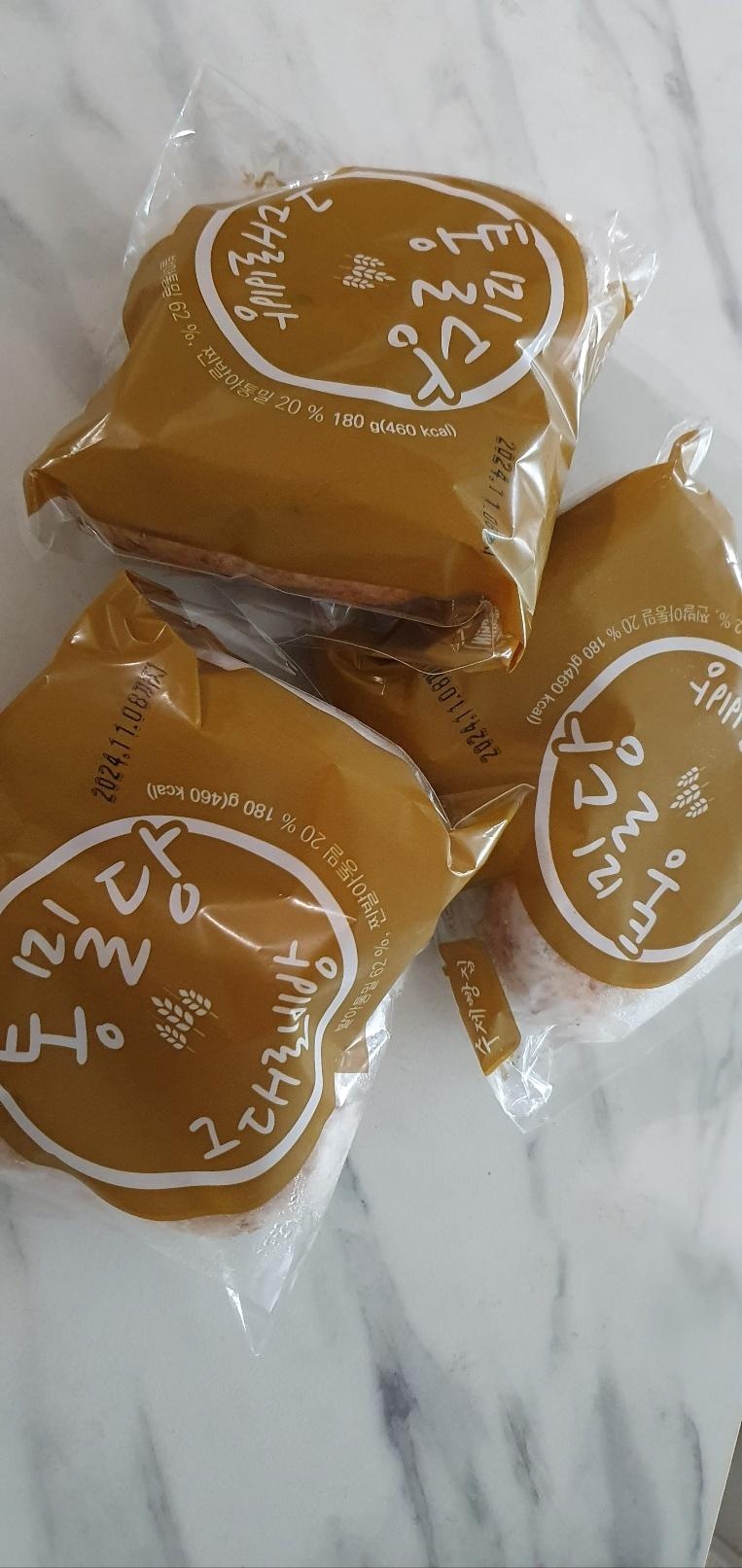 담백하고 맛있어요! 샐러드와 곁들여도 좋고, 토마토 크림치즈 샌드위치로 활용해도 좋아요!