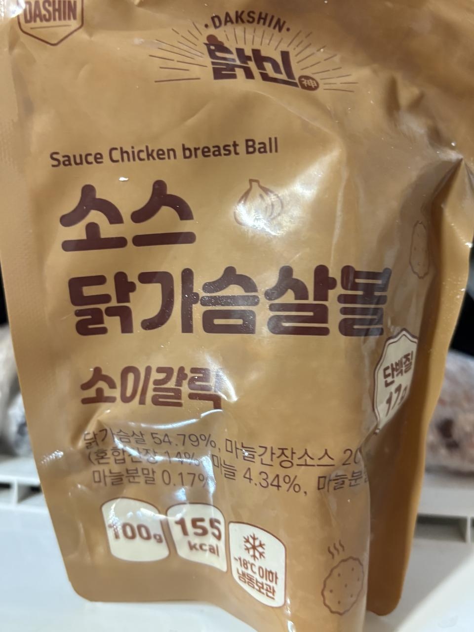 소스 짭조롬하니 맛있어요. 또 시켜먹을 의향 있습니다. 유통기한 25년 6월까지네요.