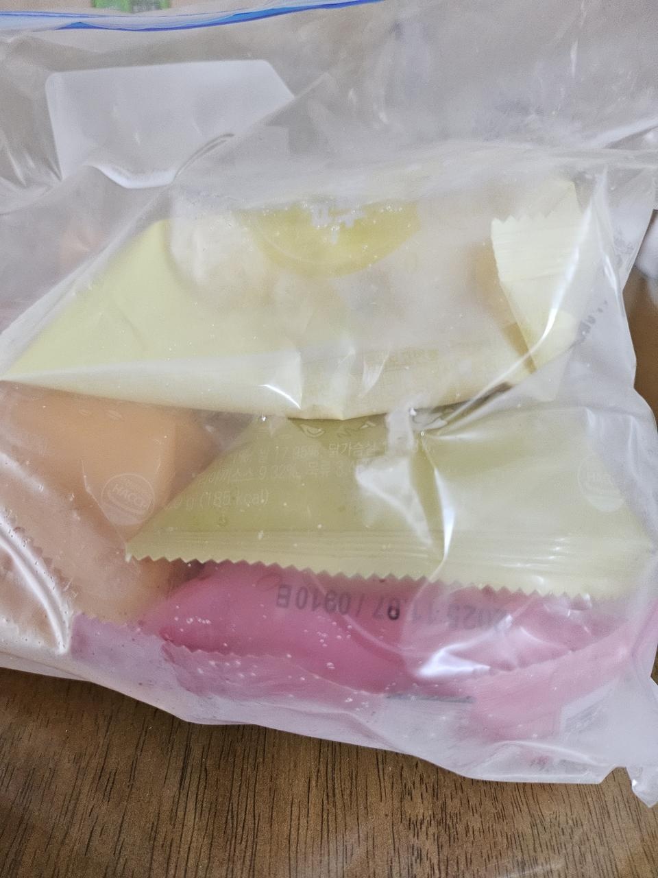 맛있습니다. 공부하는 아들 밤에 야식으로 작은거 2개 데워주면 부담스럽지않고 든든하다고 하네요~