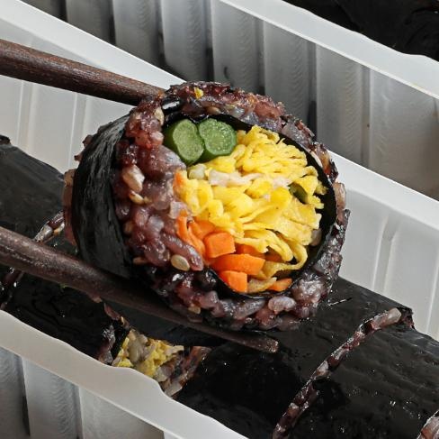 기대보다 맛있어요
냉동제품이라그런건지 곤약냄새인지는 잘모르겠지만 냄새가 살짝납니다
그래도 만족해요 ...
