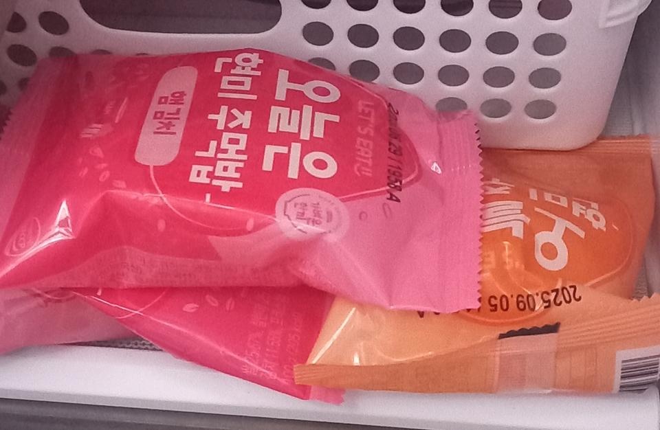 냉장고에 쟁여두고 잘 먹고 있어요
현미라고 하니 건강해지는 느낌이예요
전자렌지에 빨리 해 먹을 수 있어...