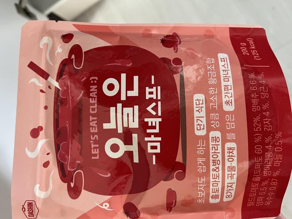 넘 맛나네요 :) 간이 조금 세다는 평이 있어서 전자렌지 돌리기 전에 끓인 물을 조금 넣었더니 간이 딱 좋아...