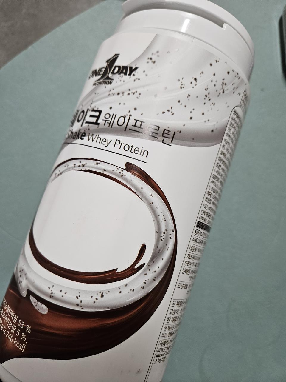 처음 주문하는거라 무난한 맛으로 골랐는데 
다음에는 다른 맛도 주문해보려구요! 

집에 가지고 있는 보틀...