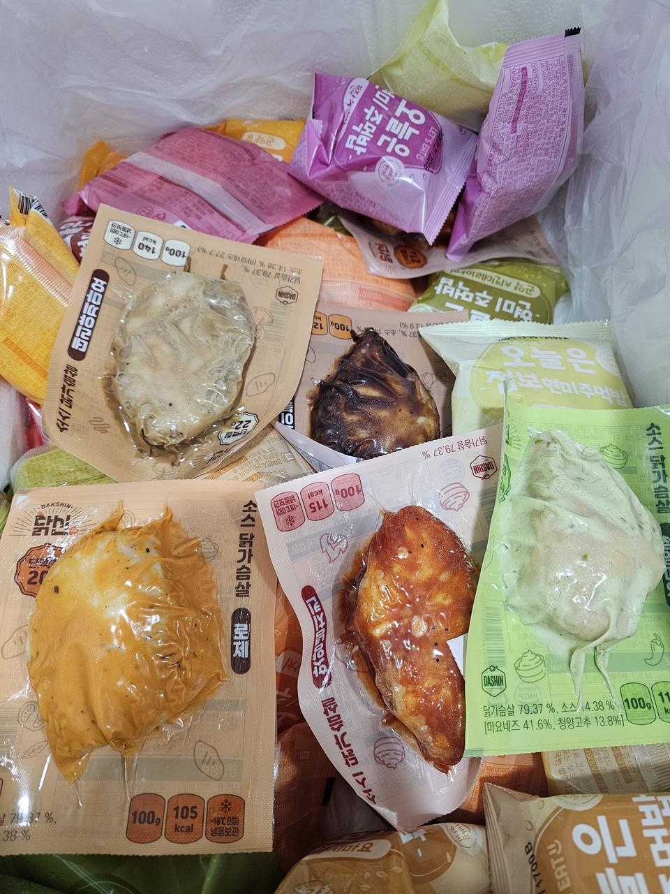 배송이 빨라요! 양도 적지않고 닭가슴살인데 부드럽네요! 아침 식사용으로 하나씩 먹기 좋습니다!