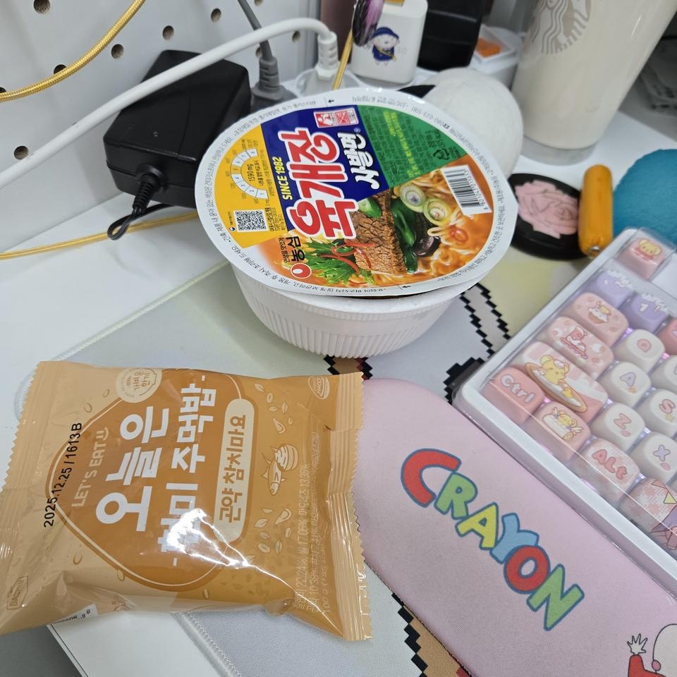 생각보다 칼로리가 높아서 다이어트용으로 생각하시면 안되고 간식이나 가벼운 끼니 정도로 생각하셔야 합니...