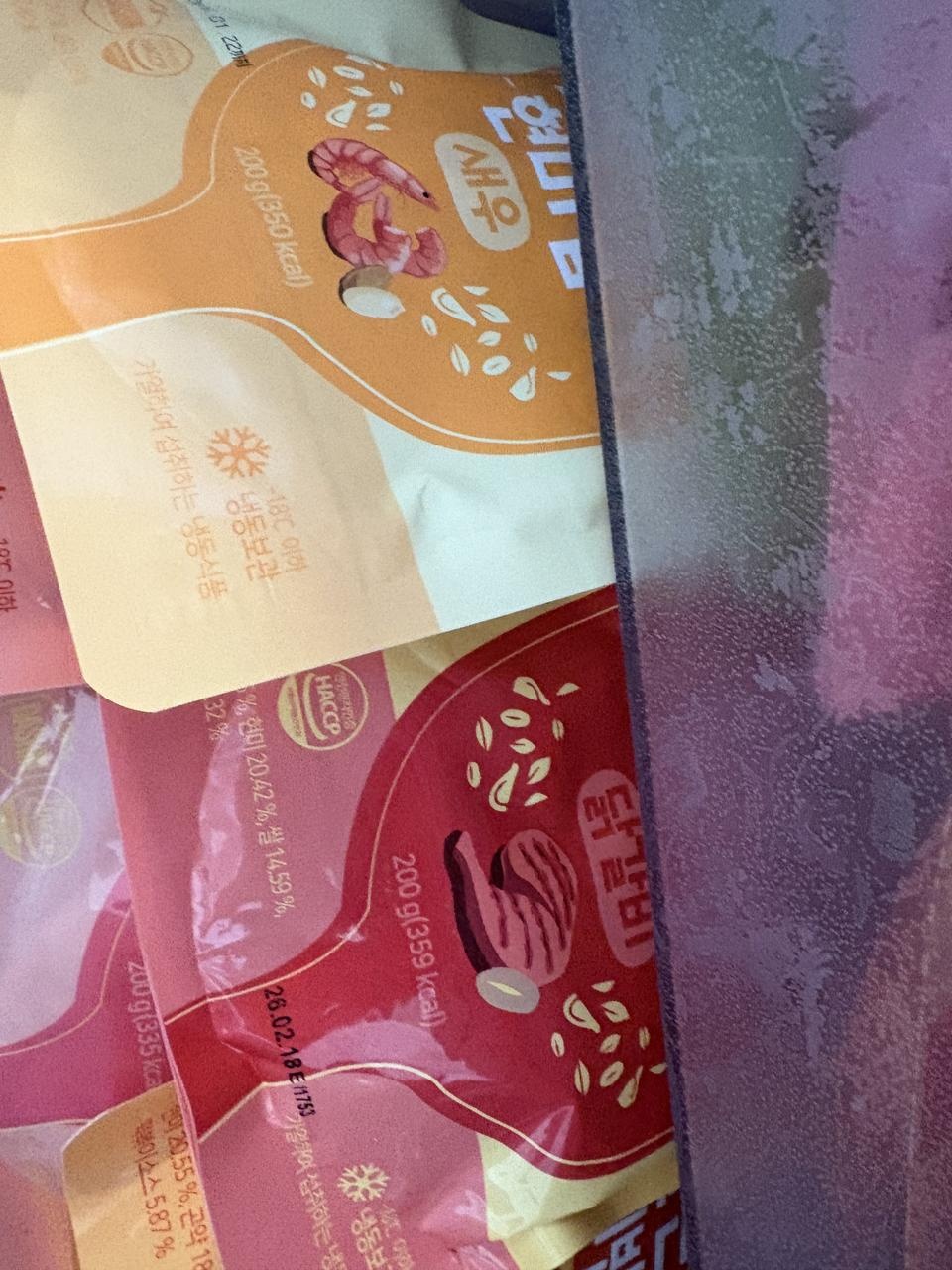 게맛살 맛 먹어봤는데 맛있어요
다른 거 안먹고 이거만 먹었는데도 든든하네요
봉지 살짝 뜯어 통째로 렌지 ...