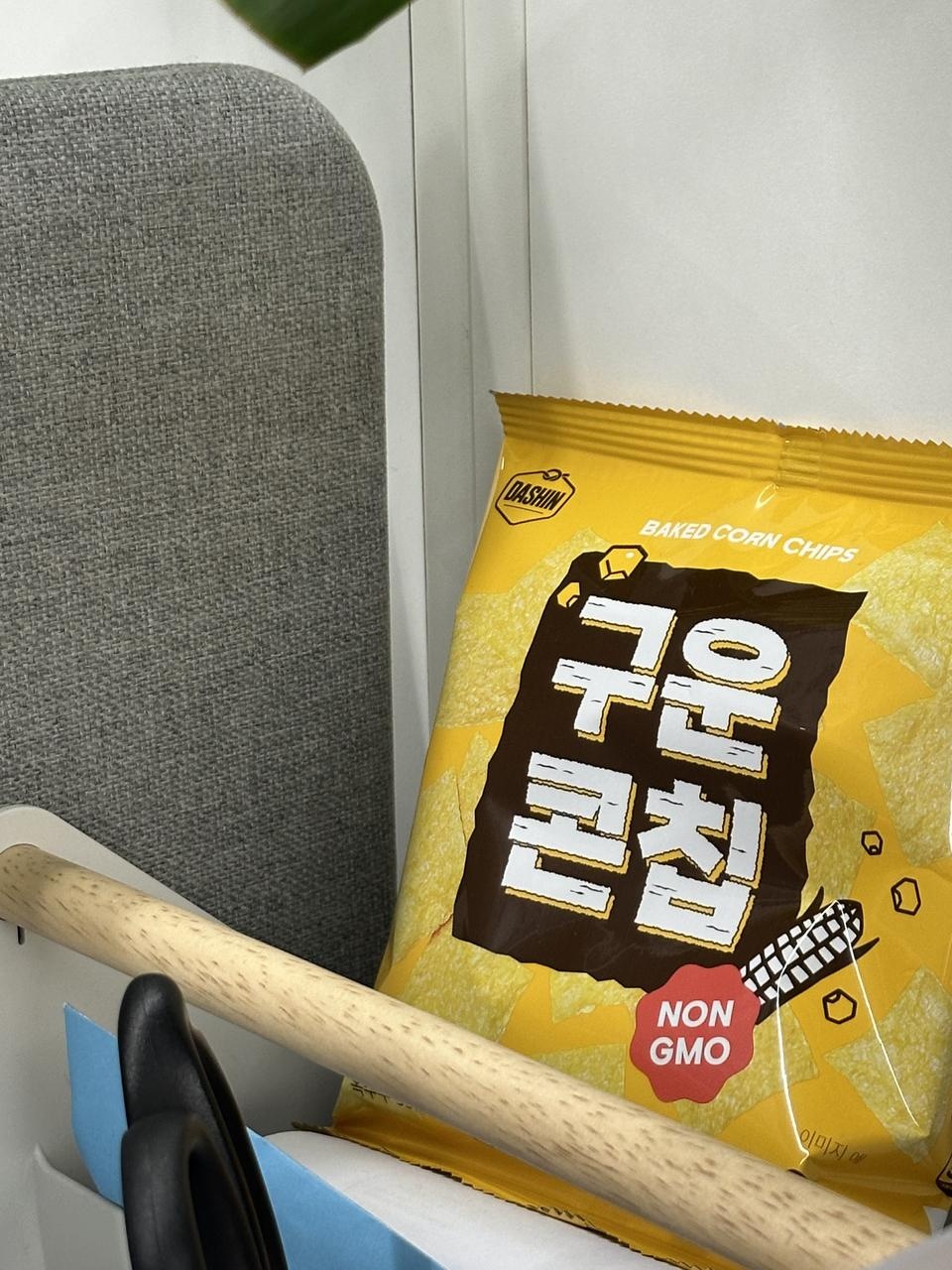 자극 없이 구수한 맛이네요.
전~~~~혀 살 안 찔것 같아서 자리에 숨겨두고 먹습니다 ㅎㅎ