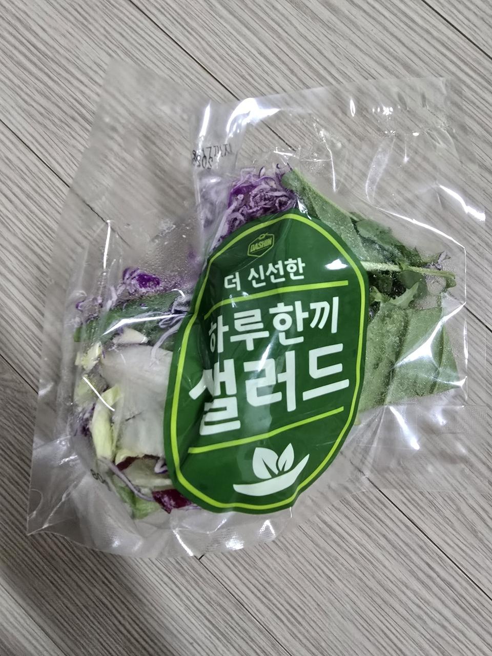 포장뜯고 바로먹을수 있어서 좋아요.
채소도 신선합니다