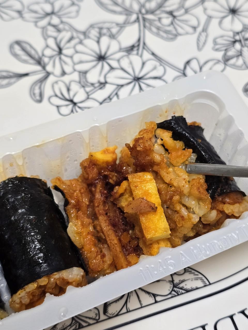 너무 맛있어서 매일 저녁 이걸로 먹어요ㅋㅋㅋ 배많이 고픈날은 두개.. 그래도 칼로리 큰 부담없어서(?) 다...