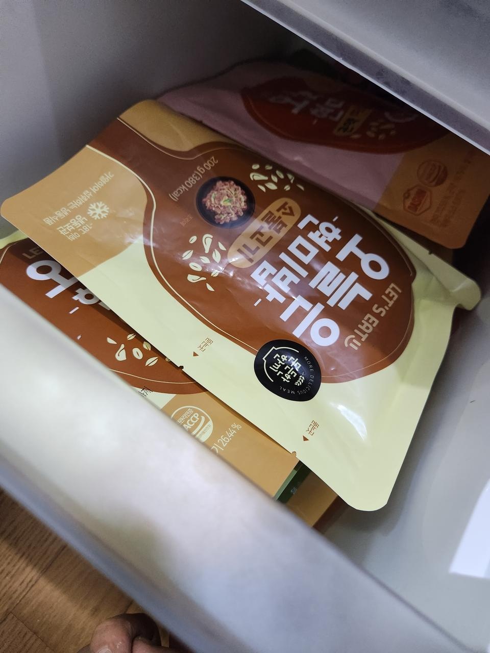 냉동실에 쟁여놓고 가끔씩 먹음
모든 맛이 맛있음.