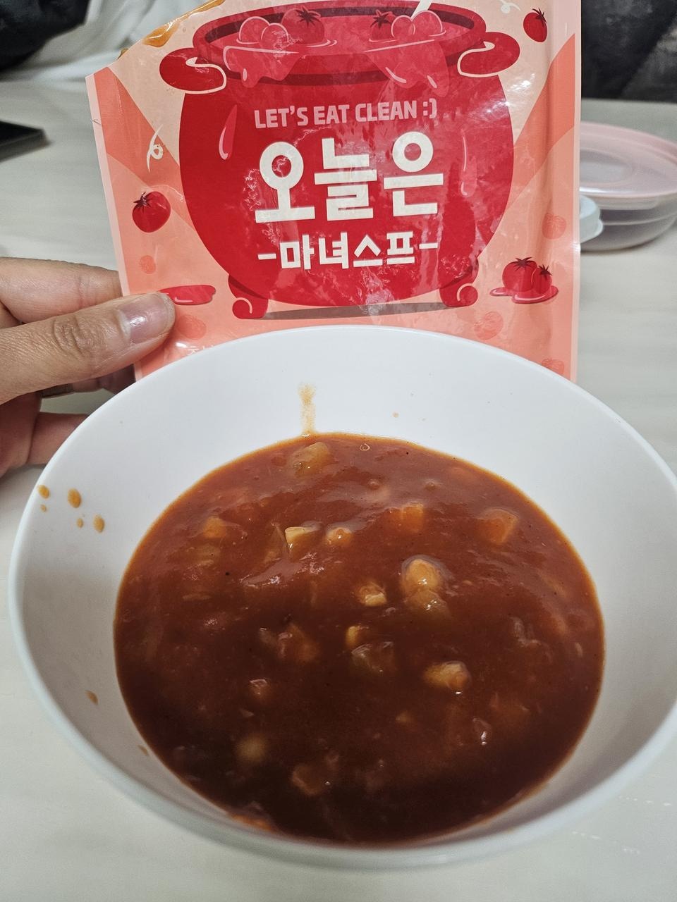 맛있어요. 병아리콩이 진짜 식감이 좋고  맛있어요. 이것만 먹기는 양이적어서 삶은계란두개넣고 먹으니 진...
