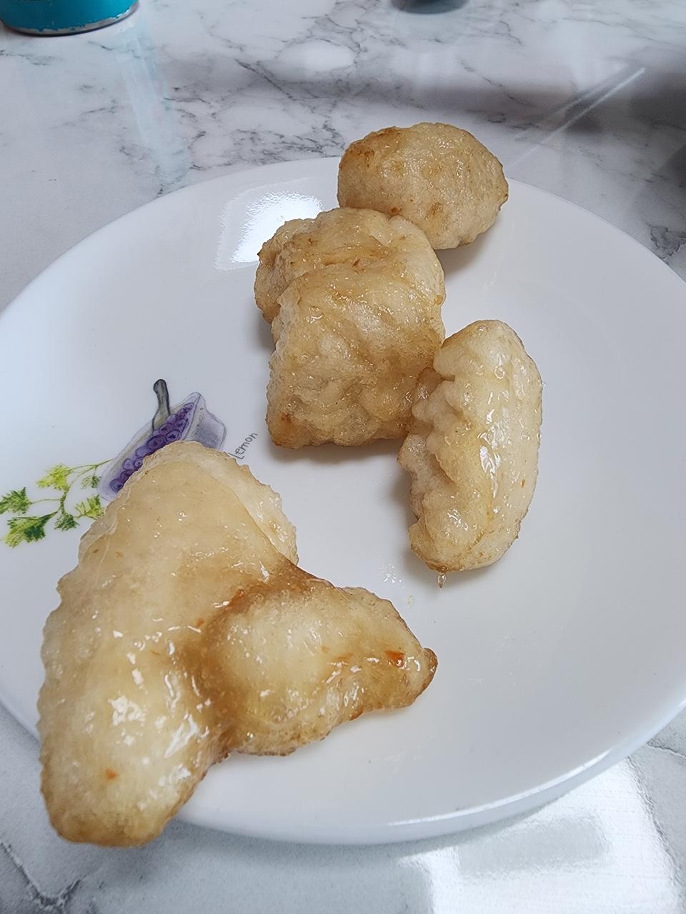 쫀득하고 맛있어요 해동 조금 한 뒤에 에프에 돌리면 정말 맛있어요