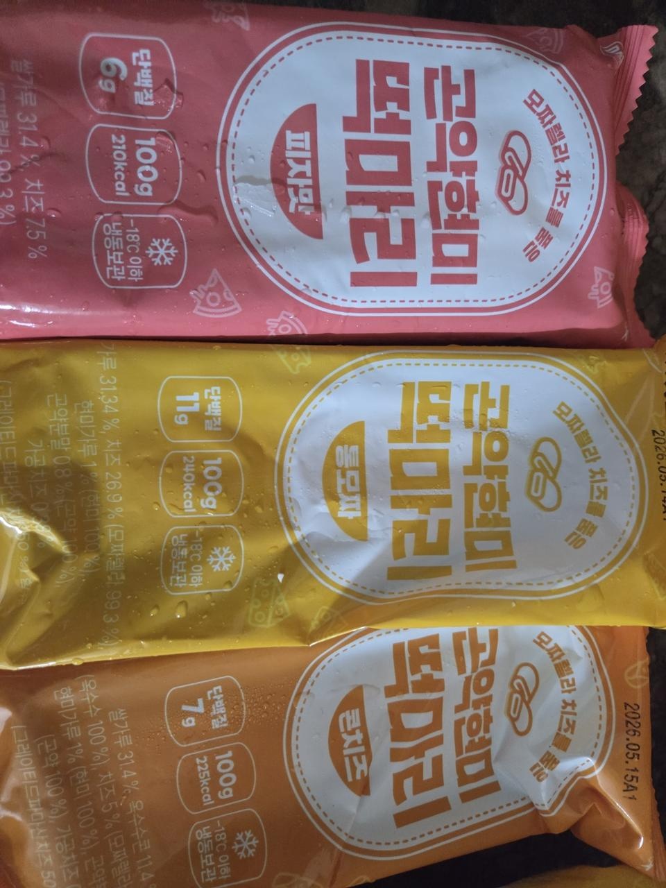 떡을 좋아해서 샀는데 정말 쫀득하니 맛있어요. 저는 그냥 치즈만 있는 게 좋네요