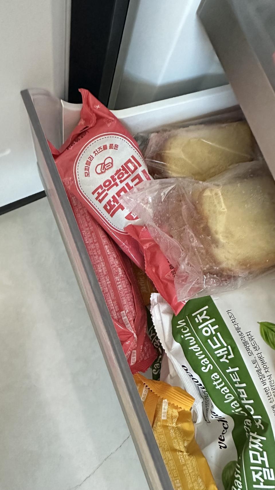 광고에 자꾸 떠서 속는셈 치고 구매했는데
생각보다 너무 맛잇는데요..? 요즘 과장광고 너무 많아서 걱정했...