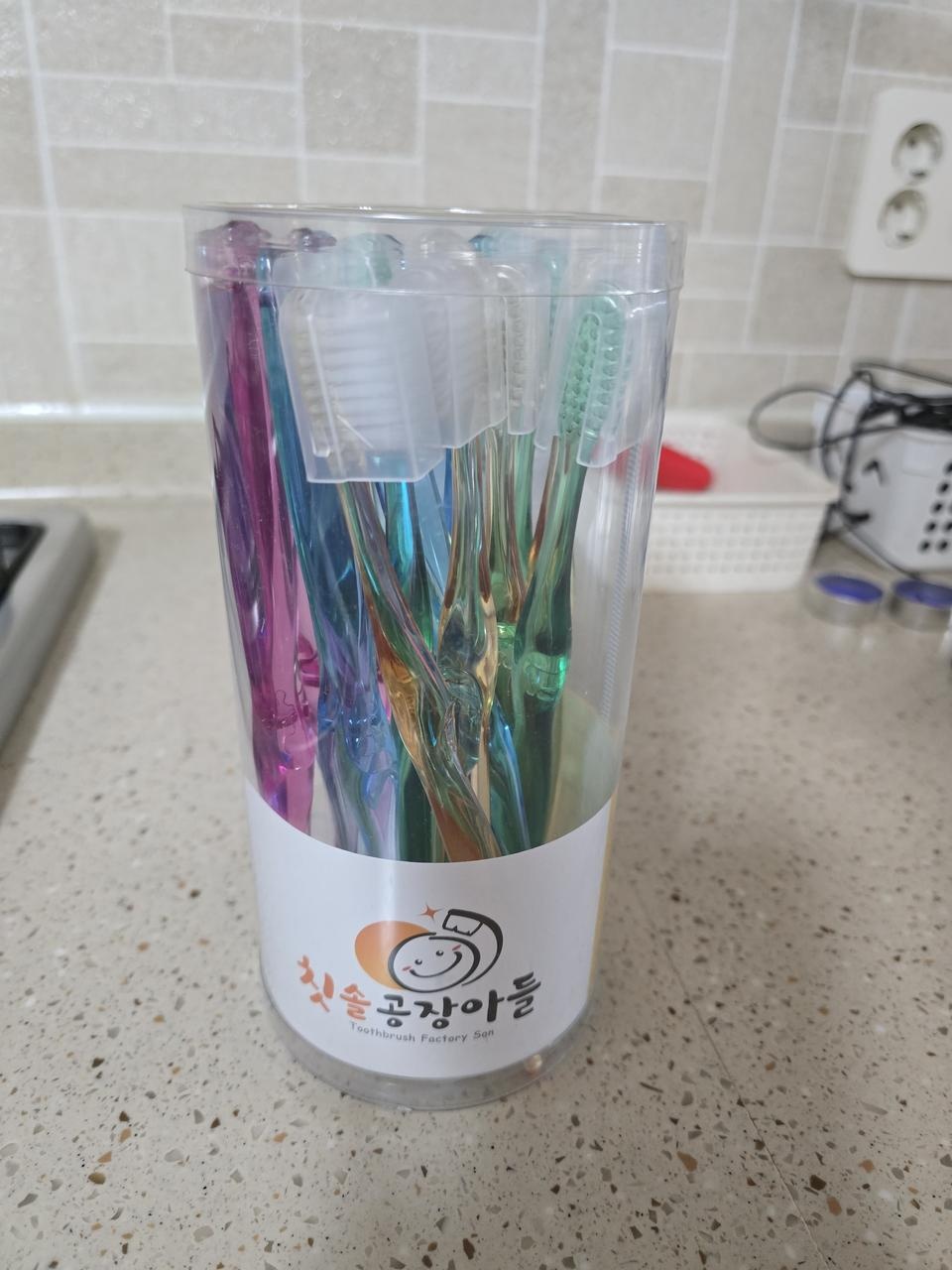 전에 구매해서 사용했는데 좋아서 또 구매하게 되었어요~
크기도 적당하고 칫솔모도 좋아요~