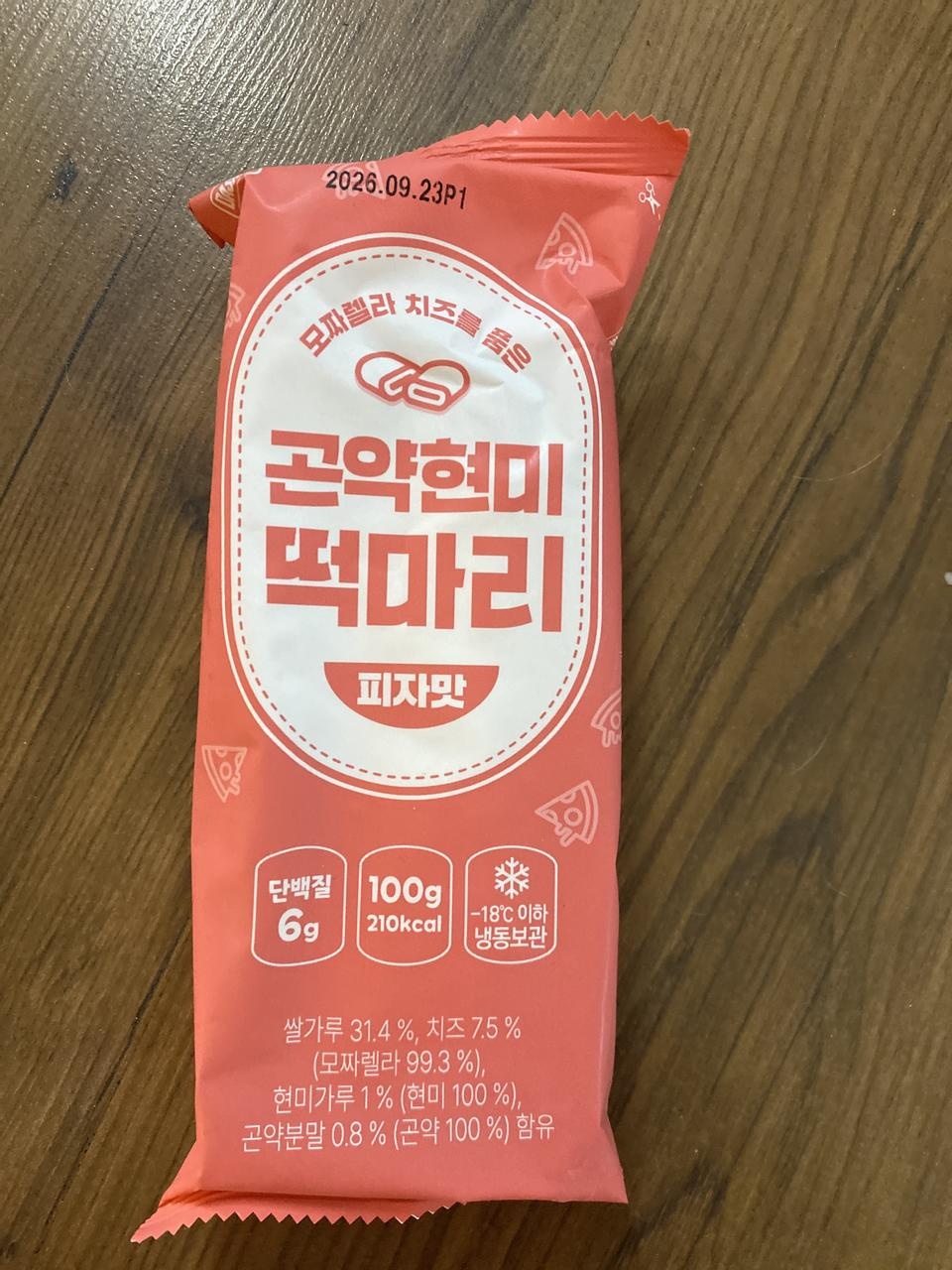 전자렌지에 데워서 먹으려고 하니까 좀 딱딱해요 그런데 맛은 있어