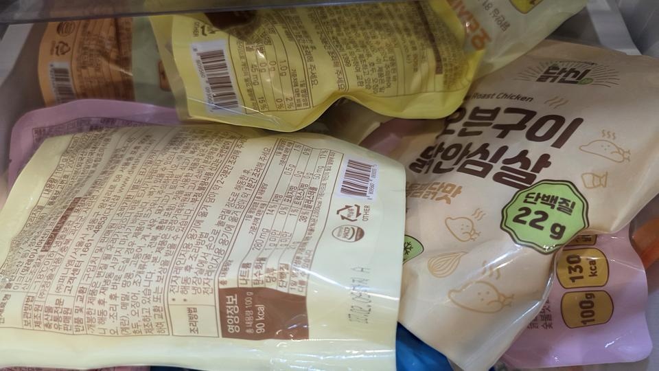 맛있고 부드러워요. 한봉지도 배불러요.
한봉지랑 양배추 쌈 싸먹어도 좋고 체썰어서 샐러드로 먹어도 좋고 ...