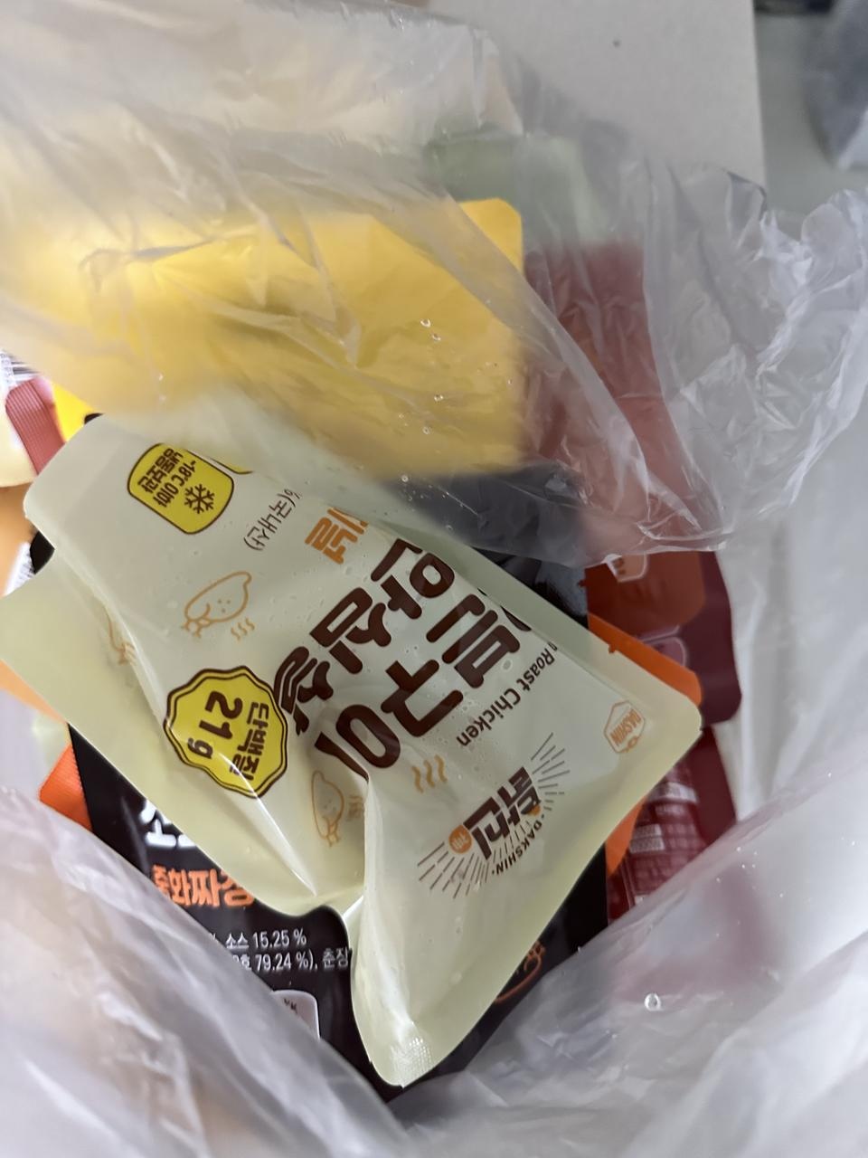 배송 완전 빨리 왔어요 주말에 주문했는데도 바로 발성처리 된거 같고 냉동고에 넣을때가 없어서 소량 주문...
